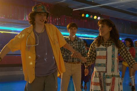  Stranger Things 80-luvun nostalgialla ja hätkähdyttävillä salaisuuksilla!